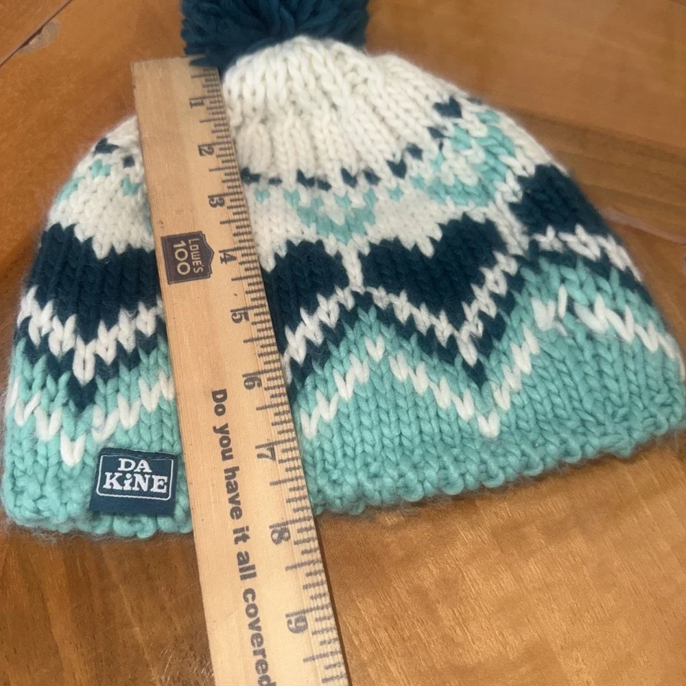 DAKINE Molly Girls Youth‎ Kids Winter Knit Pom Beanie Hat Cap GDX6